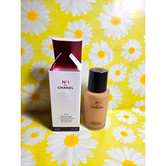 CHANEL No1 Red Camellia Revitalizing Foundation B70  1oz New In Box - Picture 1 of 8